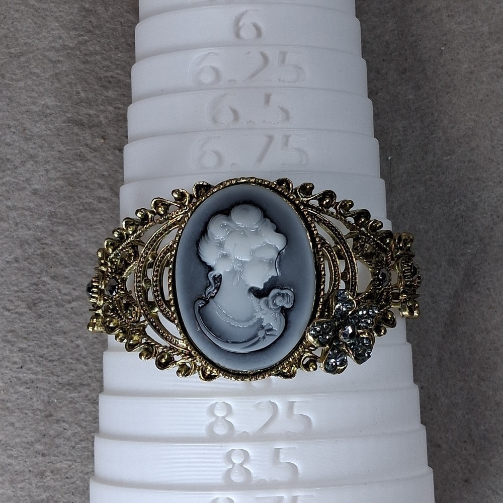 Vintage Style Gray Cameo Jewelry Set - Modern Victorian Revival Cuff & Brooch - Picture 14 of 16